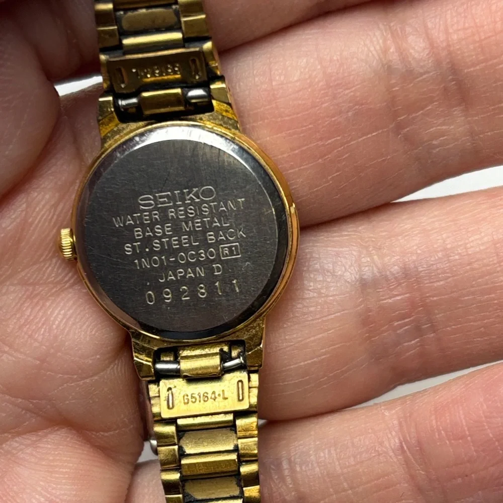 Seiko 16mm Face Quartz 1N01-0C30 vtg‎ Watch - Picture 4 of 8